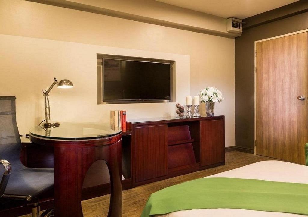 Ratchada Point Hotel