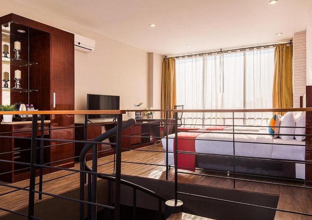 Ratchada Point Hotel